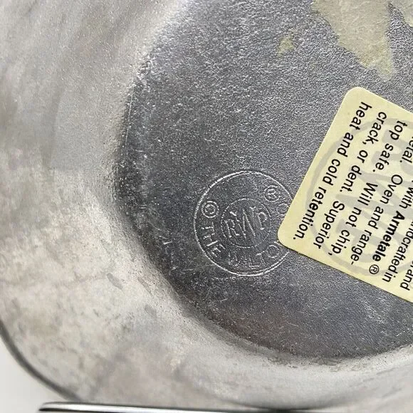 Vintage Wilton Armetale Oak Leaf and Acorn Aluminum Serving Bowl 9" - Picture 5 of 6